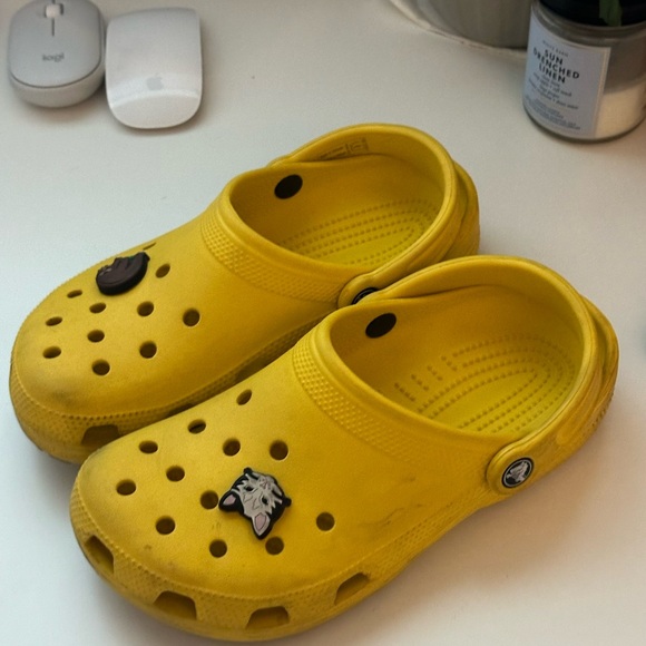 yellow crocs - Picture 4 of 5